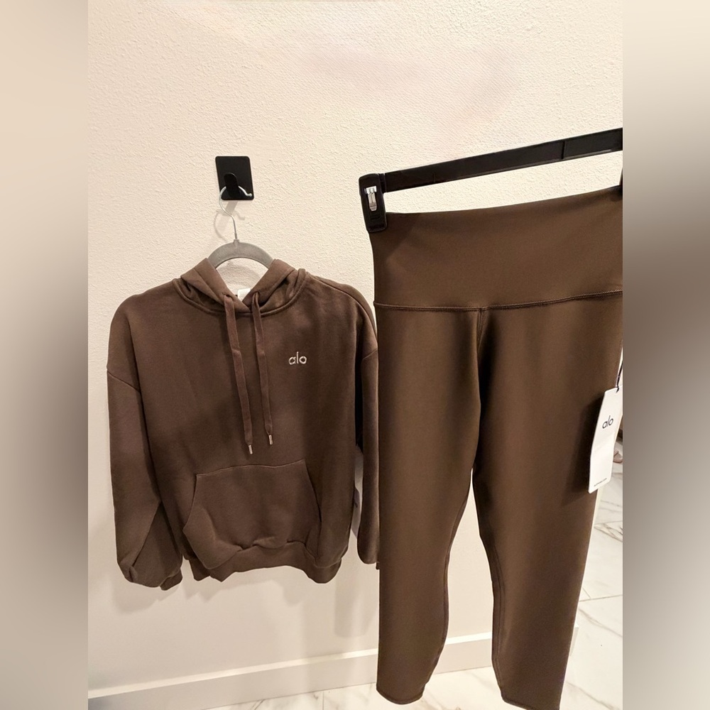 ALO Yoga Brown Activewear Set - Chocolate Tone - Picture 4 of 8